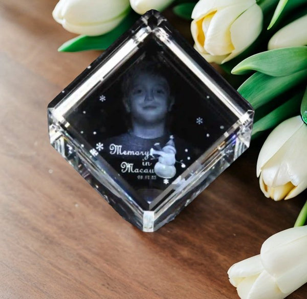 Crafting the Perfect 3D Crystal Photo Gift for Your Birthday Anniversary Couples 60*60*60mm With LED Base HEARTSLY