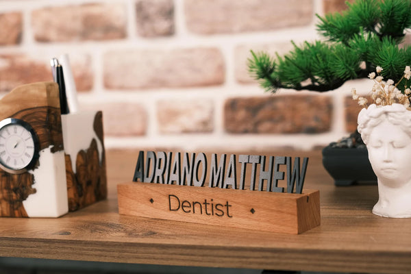 Metal Desktop Name Plate "Dentist"