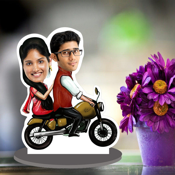 Personalized " couple on bike " caricature cutout with wooden stand - HEARTSLY
