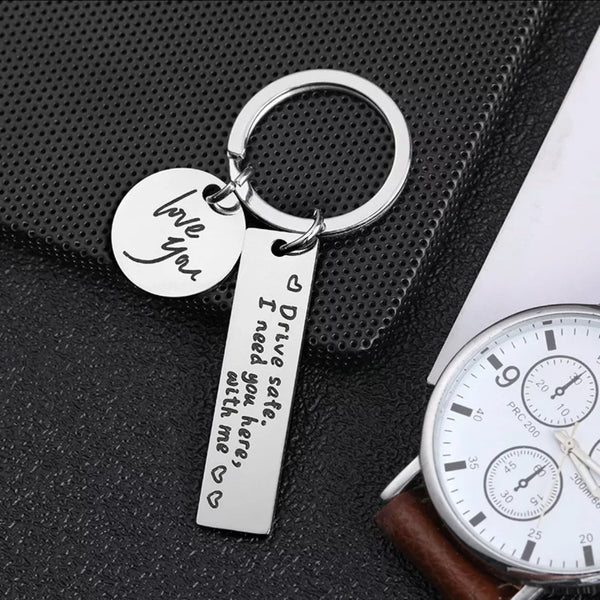 "Treasure Your Memories: Personalized Engraved Metal Keychains - The Perfect Gift for Birthdays and Anniversaries"